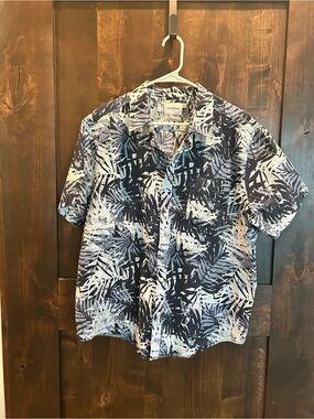 Goodfellow & Co Navy and White Leaf-Print Short-Sleeve Button-Up